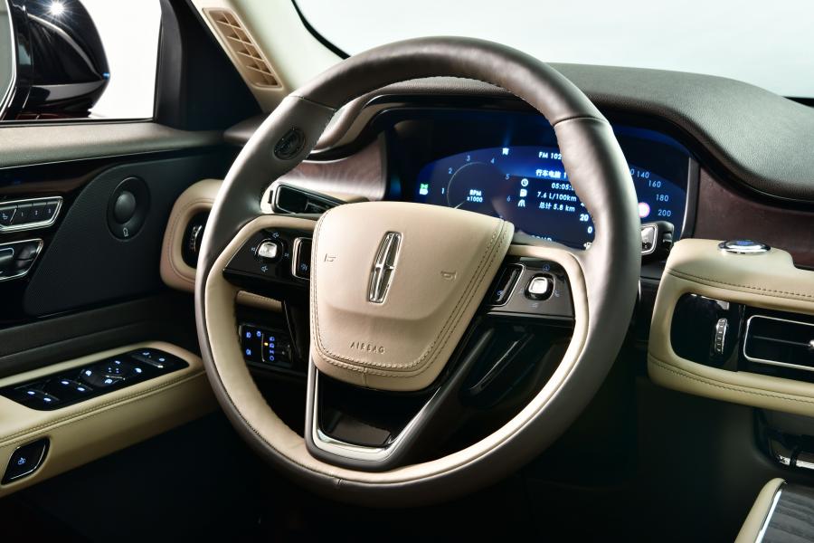 Панель приборов Lincoln Aviator 2019 года  (CN) (фото 15 из 18)